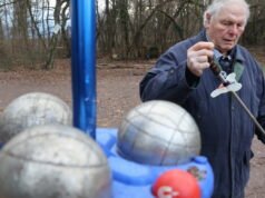 juga. Dia menemukan Triboul’X untuk mengambil bola jeu de boule tanpa membungkuk