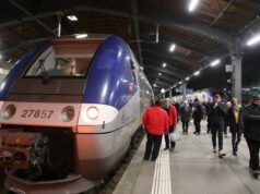 juga. Tidak ada kereta khusus ke Basel Morgestraich pada tanggal 23 Februari, yang pertama dalam lebih dari 20 tahun