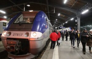 juga. Tidak ada kereta khusus ke Basel Morgestraich pada tanggal 23 Februari, yang pertama dalam lebih dari 20 tahun