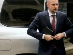 Perselingkuhan Epstein. Dikutip diplomat Prancis, menteri luar negeri mengambil tindakan hukum