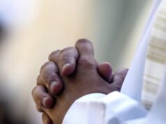 Sayang. Seorang pendeta berusia 47 tahun telah dijatuhi hukuman percobaan penjara karena melakukan pelecehan seksual terhadap anak di bawah umur