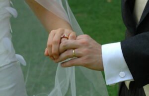 Beberapa jam sebelum pernikahannya dia mendengar bahwa dia menderita kanker