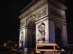 Macron mengucapkan selamat kepada polisi dan berbicara tentang “serangan teroris”, penyerangnya telah meninggal