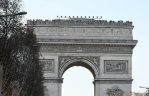 Paris. Dihukum karena terorisme, dibebaskan pada bulan Desember… Apa yang kita ketahui tentang penyerang Arc de Triomphe