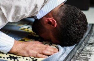 apa yang perlu Anda ketahui tentang bulan suci yang menarik bagi kaum muda yang beriman