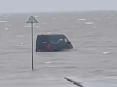 Inggris Raya. Seorang pengantar barang Amazon hilang karena GPS-nya dan terjebak di Laut Utara