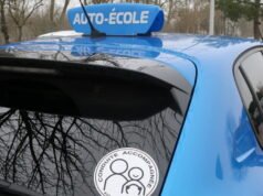 Mata editorial. Tajuk rencana. Surat Izin Mengemudi: persyaratan saat tidak bergerak?