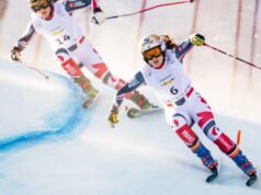 menuju pertunjukan kembang api oleh The Blues di ski cross?