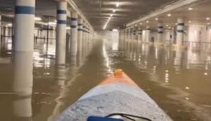 Maine-et-Loire. “Saya menemukan tempat parkir”: video viral tentang seorang pembuat kayak di Leclerc yang banjir