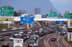 Lalu lintas langsung. Lebih dari satu jam hilang dan 100 km kemacetan lalu lintas antara Lyon dan Albertville… Ikuti situasi lalu lintas