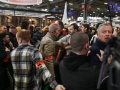 Paris. Perkelahian terjadi di pameran pertanian: 15 penangkapan, seorang petugas polisi dan seorang polisi terluka