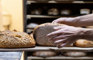 Televisi. Sepuluh pengrajin Alsatia bersaing memperebutkan “Toko roti terbaik di Prancis”