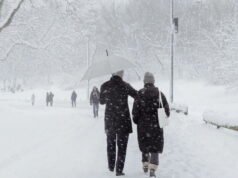 timur laut lumpuh karena badai