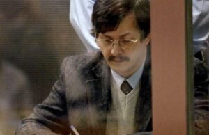 Belgia. Penyelidikan dibuka setelah ditemukannya gambar pornografi anak di sel Marc Dutroux