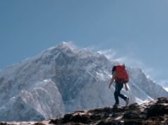 Mendaki gunung. “Film ini adalah kita”… Constance Schaerer memperkenalkan karya keempatnya, yang didedikasikan untuk pendakian Everest