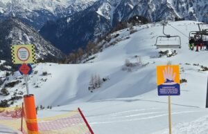 26 tewas dalam longsoran salju