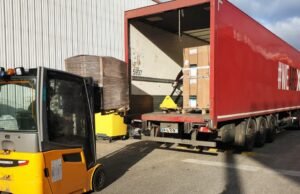 karyawan tersebut mengundurkan diri dengan pemberitahuan dan segera menghilang