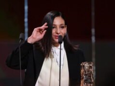 hadiah pertama upacara penghargaan ke-51, ikuti kami