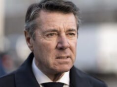 kepala babi dan bintang kuning di depan rumah Christian Estrosi