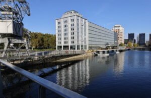 gerbangnya sangat sibuk dengan hampir 7.000 pendaftaran baru di bulan Januari