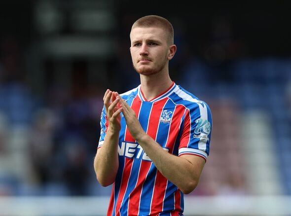 Adam Wharton bertepuk tangan