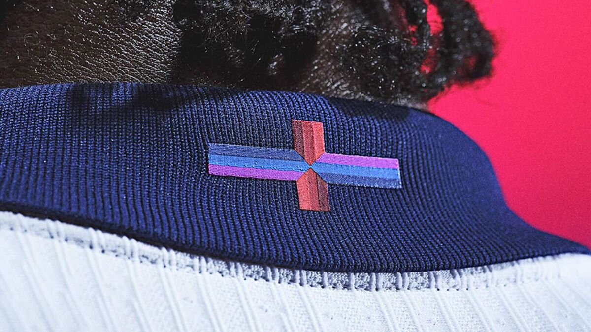 Jersey Inggris 2024 dengan bendera 'Bangun'