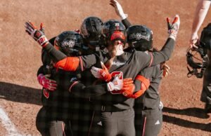 Wolfpack menang dua kali lagi dan memperpanjang rekor kemenangan beruntunnya menjadi sembilan