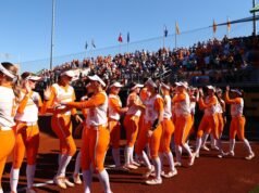 #1 Lady Vols meraih dua kemenangan pada hari Sabtu dan melakukan kombinasi no-hitter