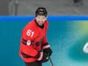 Mark Stone dari Golden Knights meninggalkan pertandingan Penguins karena cedera yang dirahasiakan