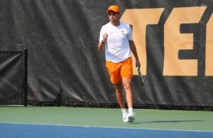 Vols membagi pemimpin ganda vs. Bruins, Sooners