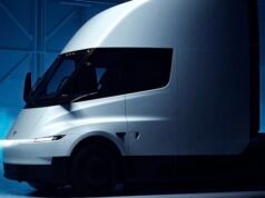 Elon Musk mengumumkan kedatangan Tesla Semi miliknya di Eropa pada tahun 2027