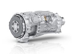 ZF merayakan produksi 1,5 juta kotak ZF TraXon