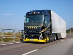 Volvo Trucks France memperkenalkan edisi terbatas Euro NCAP yang terdiri dari 30 Volvo FH bernomor