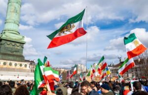 Kesaksian. Setelah kematian Khamenei, orang Iran yang diasingkan di Prancis ini berharap untuk “mengalami kelahiran negara bebas”