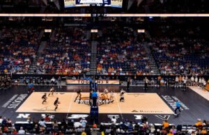“Lady Vols memerankan Indiana di Broadway Block Party”
