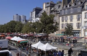 Debat akbar antar kandidat dapat disaksikan secara langsung di Senat Umum pada pukul 18.30.