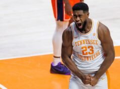 Carey pindah ke Tim Pelayanan Masyarakat SEC