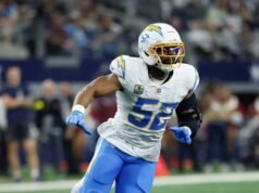 Perburuan bintang Khalil Mack menyetujui kesepakatan satu tahun senilai $18 juta dengan Chargers, menurut sumber AP