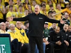 Tom Izzo membela Fears Jr., membalas nyanyian yang menentang bola basket Michigan