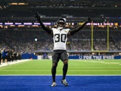 Menurut sumber AP, Jaguar dan CB Montaric Brown menyetujui kontrak tiga tahun senilai $33 juta