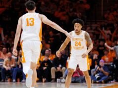 Vol memasuki postseason dengan peringkat No. 25 dalam jajak pendapat AP