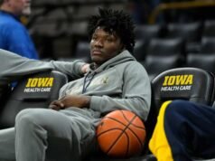 Bola basket Michigan HC Dusty May memberikan kabar terkini tentang karier LJ Cason setelah cedera ACL yang berakhir musim