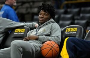 Bola basket Michigan HC Dusty May memberikan kabar terkini tentang karier LJ Cason setelah cedera ACL yang berakhir musim