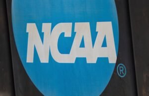 Seorang pria yang membantu merekrut pemain untuk program penilaian poin bola basket besar-besaran mengaku bersalah