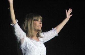 Penyanyi Chantal Goya harus membayar hutang yang besar