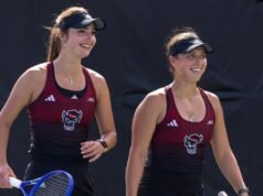 #14 NC State menyapu Wake Forest di ganda tengah minggu