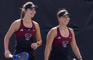 #14 NC State menyapu Wake Forest di ganda tengah minggu