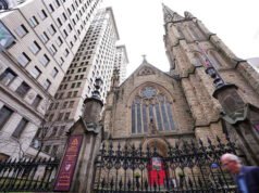 Imam kepala Gereja Episkopal di Pittsburgh dituduh mencuri kartu bisbol dari Walmart