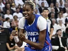 Les Bleues dan Malonga menyelam di depan Filipina