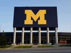 Mantan pelatih gelandang Michigan Chris Partridge menggugat universitas atas pemecatannya